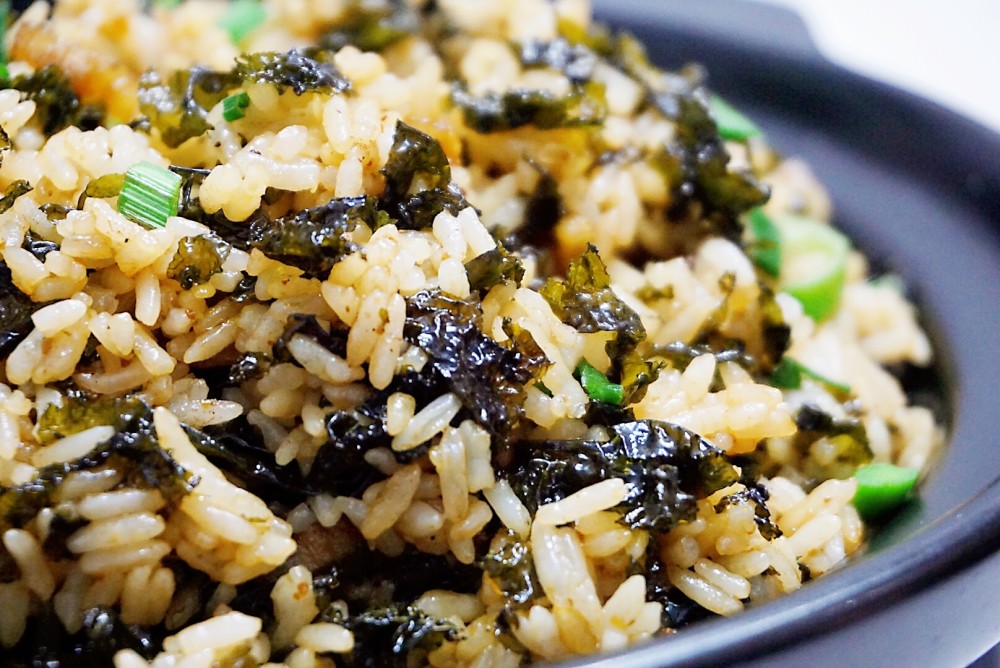 海苔饭:闽南人靠海吃海的主食之一,粒粒分明的米饭加入海苔,炒的均匀
