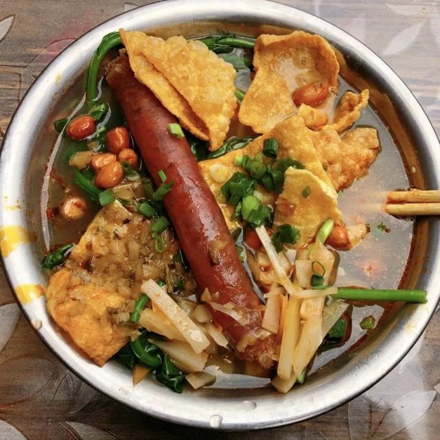 滤粉和烧炙是融安县的特色美食.