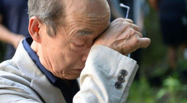 《人间世》:我们只知道自己的辛苦,却没看到父母背后