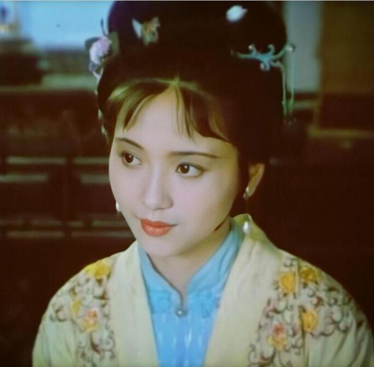 江南第一美女陶慧敏,莲花般清秀纯净,可曾记得影版《红楼梦》里的她?