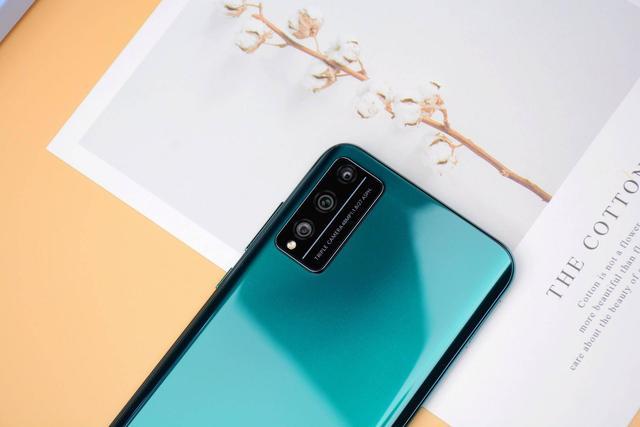 荣耀play4t pro全方位首发评测:中端机却成了旗舰?这