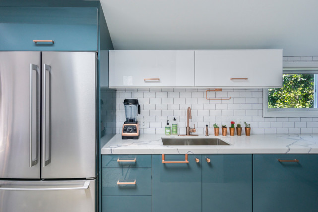 在厨房的设备里,最具代表性的有冰箱,煤气灶和水槽,再加上摆放砧板的
