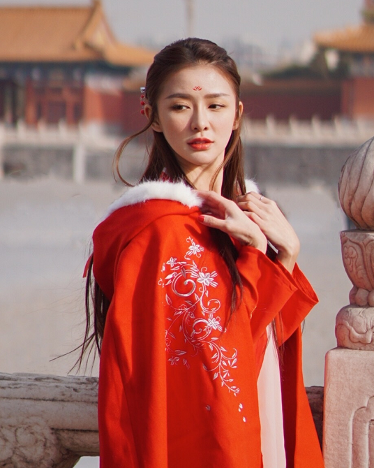 画梅花痣美的倾国倾城,看到鞋子沉默了蔡卓宜是一个非常有争议性的