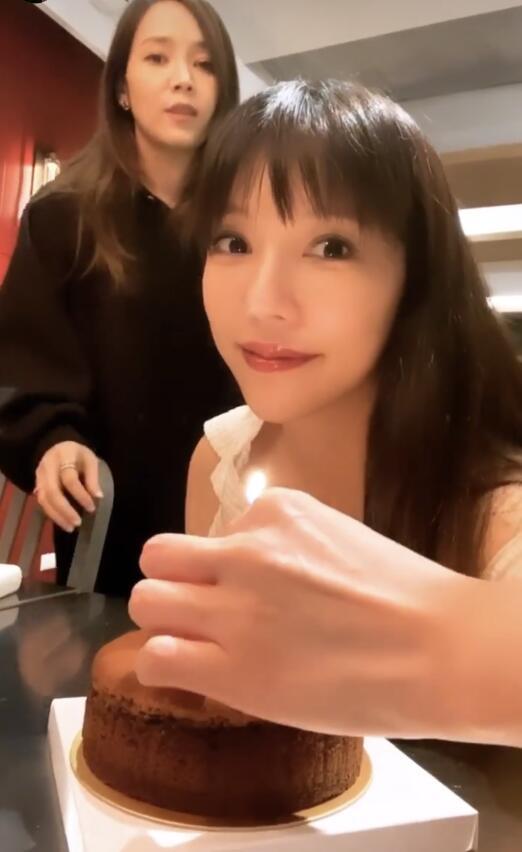 侯佩岑,江佩蓉为李靓蕾庆生,闺蜜三人颜值爆表,不见王力宏!