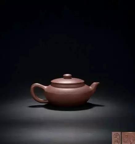 邵友廷,宜兴上袁村人,他精工壶艺,尤其善于制作鹅蛋壶和掇球壶.