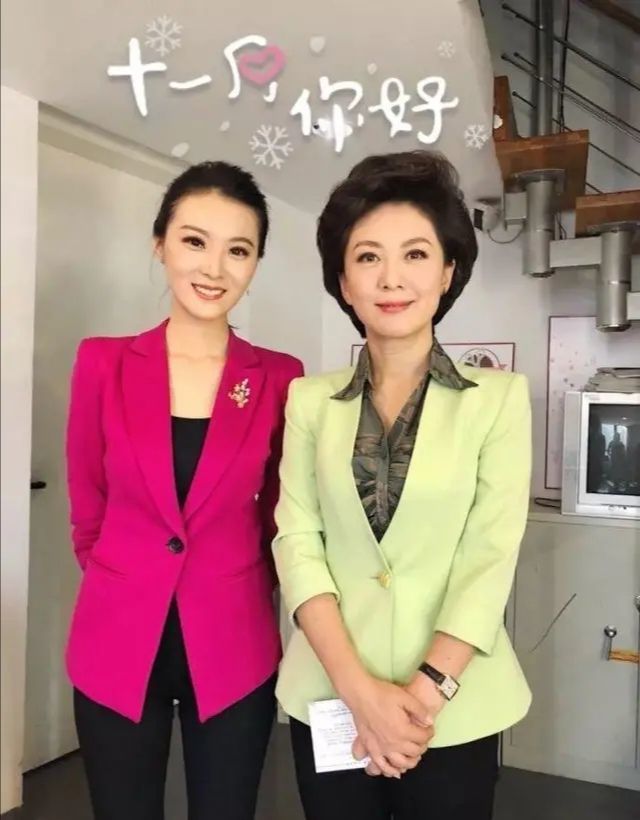 央视主播海霞素颜照曝光,皮肤虽黑却很优雅,董卿化妆也比不上!