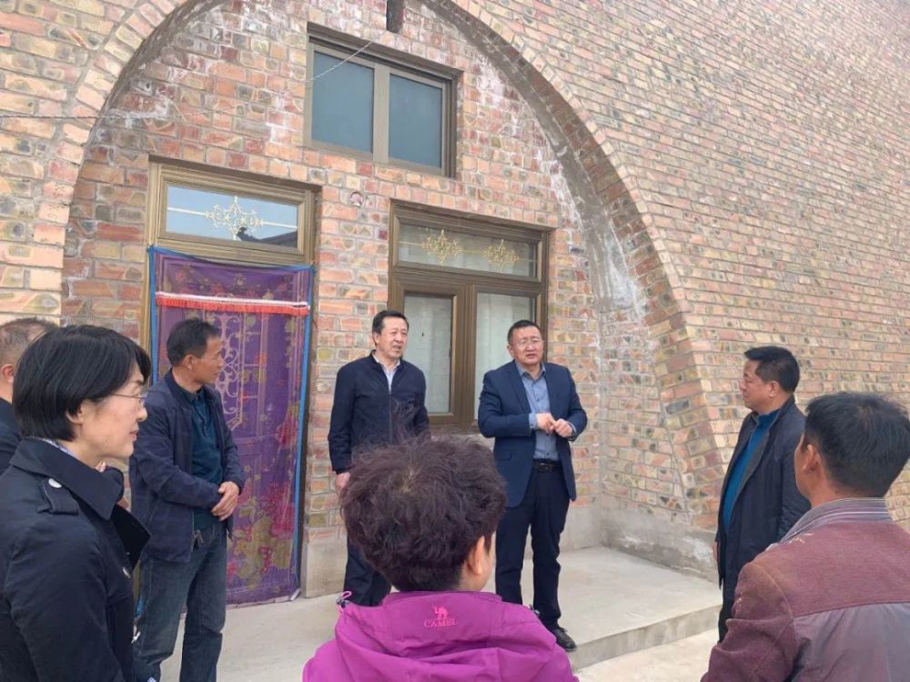 宁夏农垦集团党委副书记,总经理徐军一行调研李岔村脱贫攻坚工作
