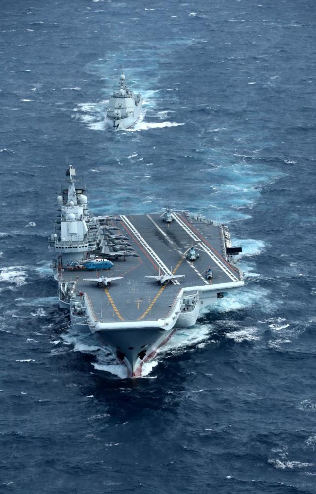 2016年12月26日,中国海军航母编队在海上航行.莫小亮  摄