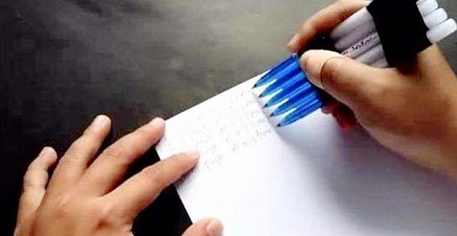 孩子罚抄"足"字100遍,看到作业妈妈愣了,网友:老师要哭了