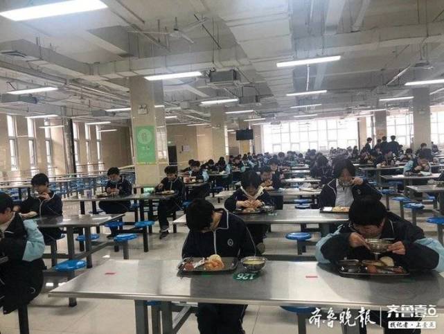 4月15日一早,枣庄市高三年级段开学第一天,在枣庄三中工作人员介绍,这