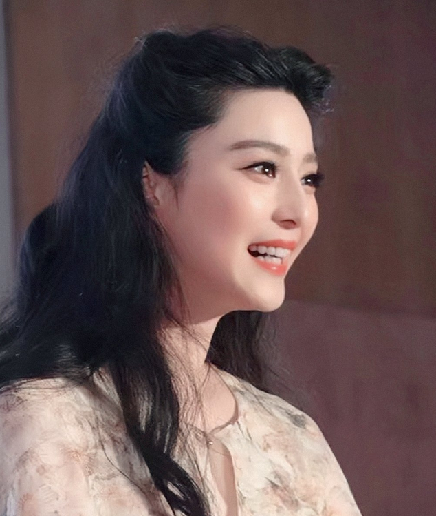 如今范冰冰还在复出阶段,期待以后偶她能带来更好的作品吧!
