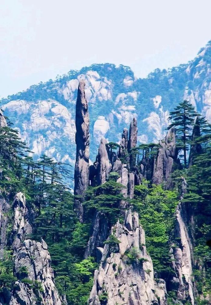 安徽黄山 黄山是安徽旅游的标志, 中国十大风景名胜唯一的山岳风光
