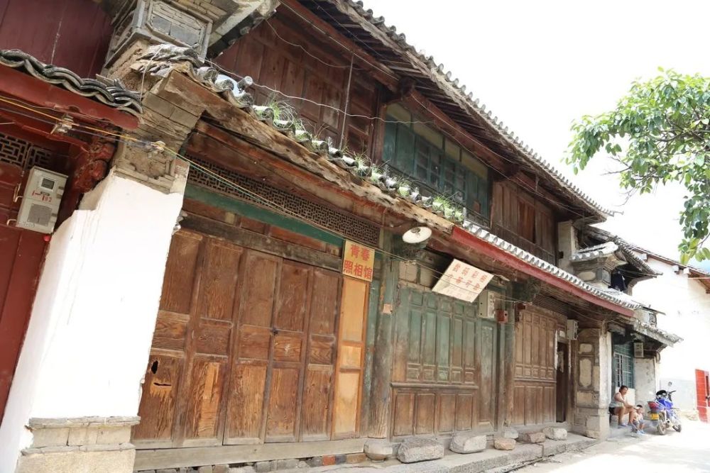 蒲缥古镇位于隆阳区南部,距保山城32公里.