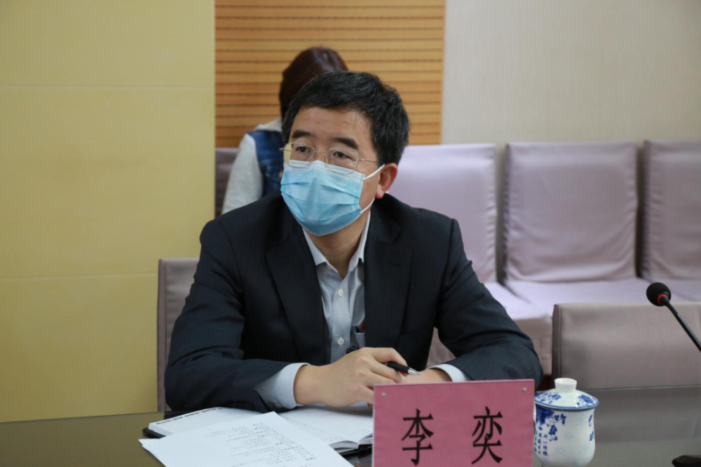 市教委新闻发言人李奕李奕对丰台区委教工委,区教委以及北京十二中的