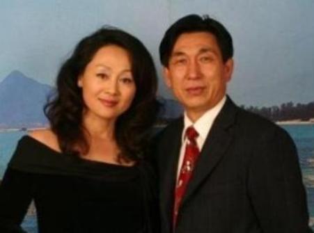 58岁王姬聪明美丽,与丈夫低调恩爱19年,27岁儿子智商只有5岁