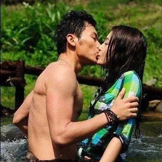 蒲巴甲拿到《家有好男儿》总冠军,爆红全国,轻而易举进入李小璐的