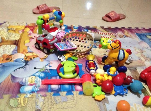 陈先生平时工作比较忙,所以给孩子买了很多玩具,但妻子因此跟他大吵