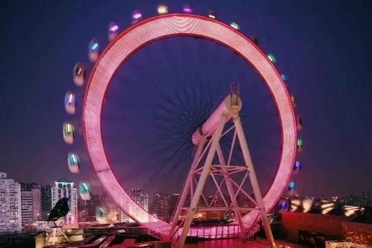 △北京朝阳大悦城-悦界 △上海静安大悦城—屋顶摩天轮 2018年,寓意