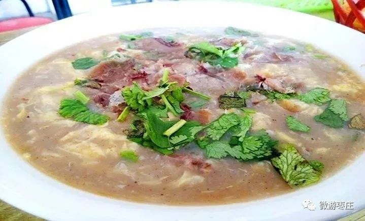 临沂糁汤的选料有创新,有了牛肉糁,羊肉糁,有的也配鸡忖.