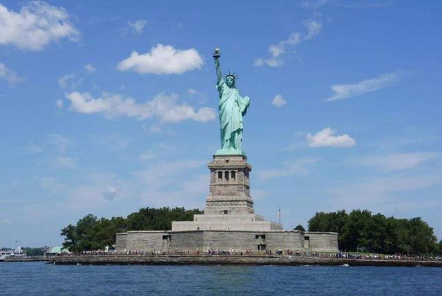 各国标志性建筑:美国自由女神像,日本东京塔,中国上场