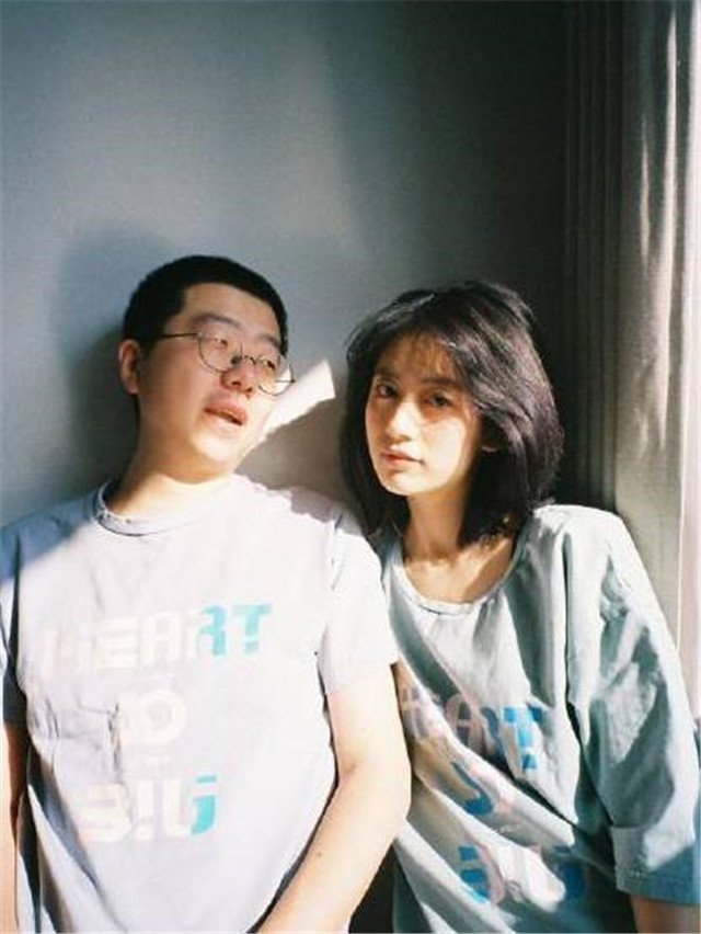 官方曝李诞妻子家中挂辱华牌匾,上面写着
