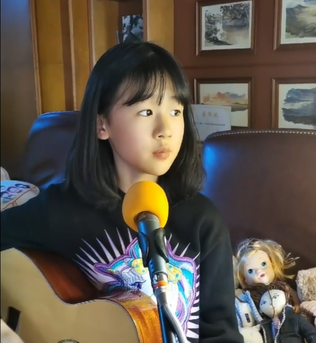 贝儿和叶子在线教网友炒麦粉,还教大家如何吃|陆毅|陆雨萱|小叶子