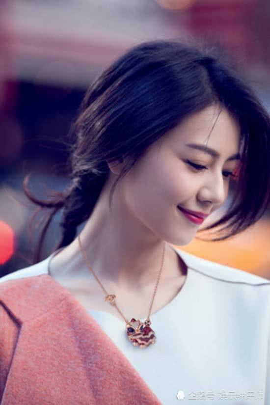 高圆圆中学时期照片曝光,那时还没有结婚生子的她,真是少女感十足
