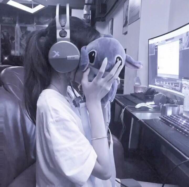 不露脸女生头像:你总抱怨白开水的味道,而借口与啤酒