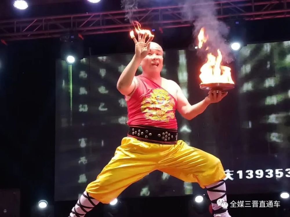 农民父子俩"耍把戏"出彩 只为美好生活