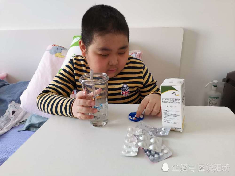 男孩重病复发北上求医花百万却肥胖成球最后一步残疾母亲说没钱了