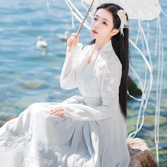 12星座女"专属古装":天蝎高贵,双鱼温柔,天秤含苞待放