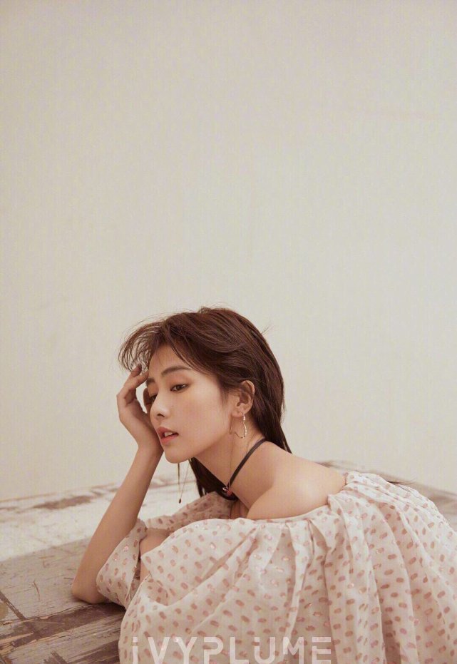 主演电视剧《招摇》女主的白鹿出道前曾是淘宝店模特和短视频模特 算