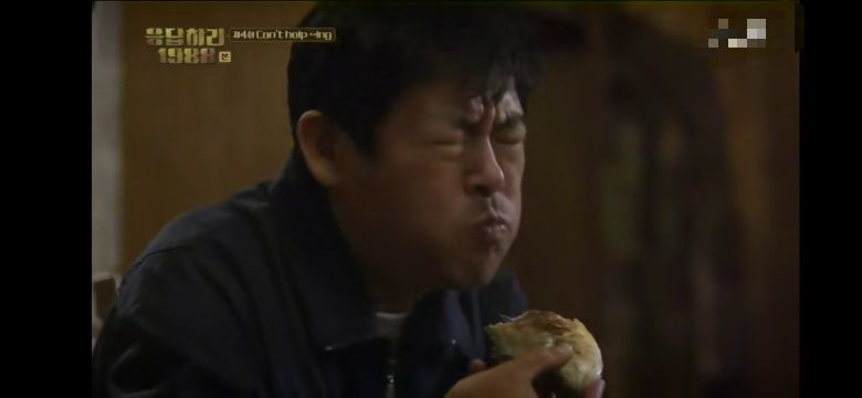 《请回答1988》的奢侈美食,德善老爸吃的狼吞虎咽的,得多好吃啊