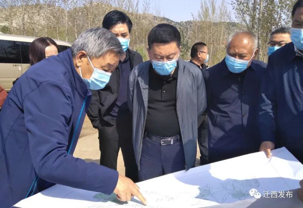 河北迁西:李建忠就庚水田园项目建设现场办公_腾讯新闻