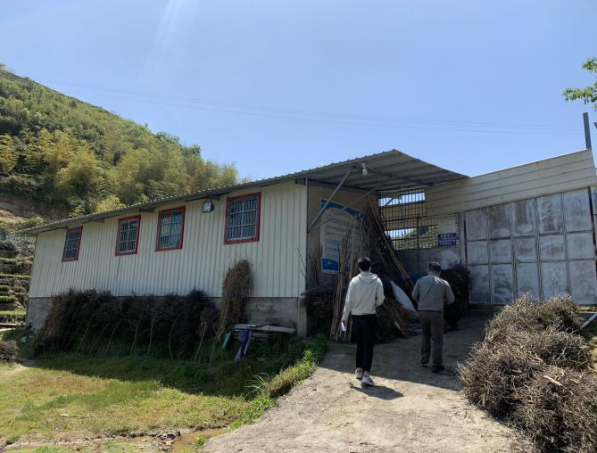 4月17日,感德镇按照相关规定,对该游泳馆进行依法封停.