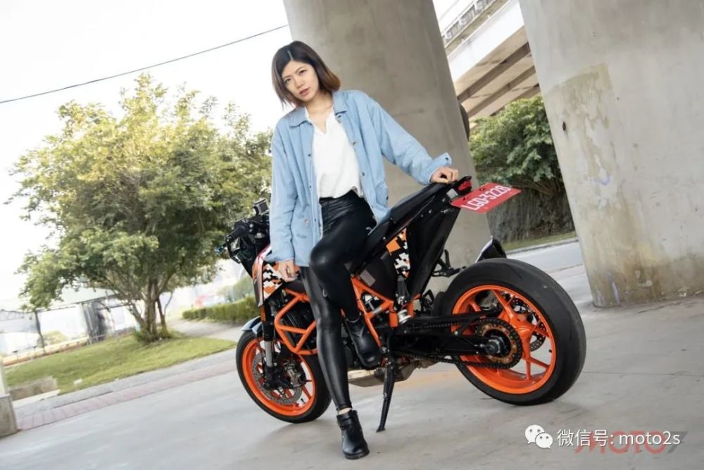 身高173的台湾女骑士与她的ktm 690 duke r