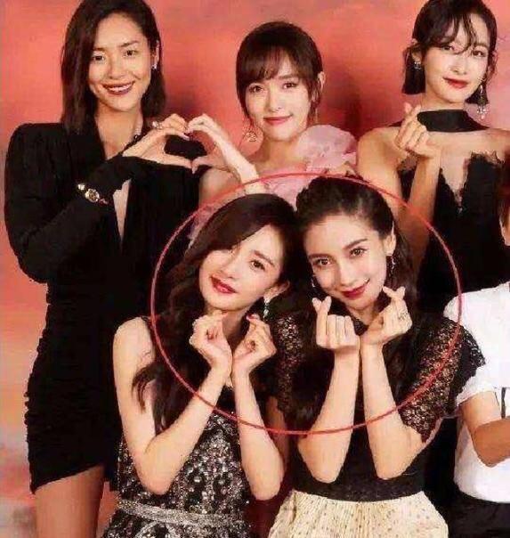 杨颖新造型撞款杨幂,风衣,双马尾如出一辙,将横跨两大