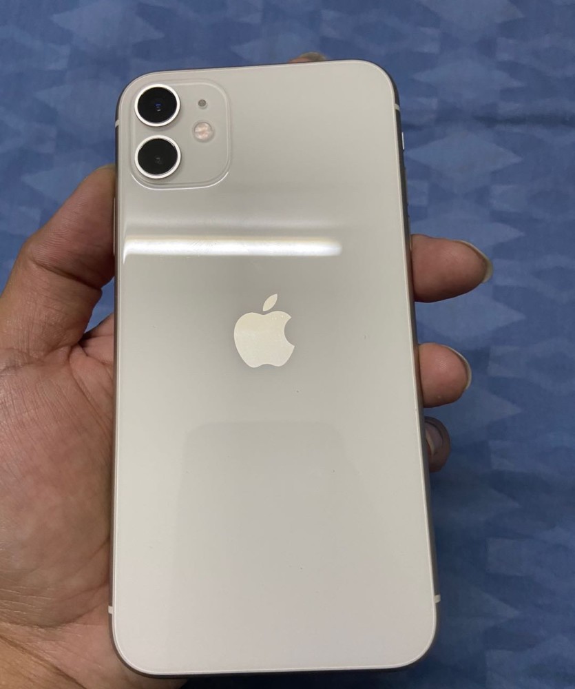 网友买的这台iphone11是白色的,从机器的后盖来看,该机器成色确实非常