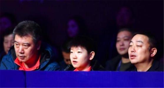 刘国梁亲自指导!国乒4将认真听讲,孙颖莎和王楚钦上奥运有戏?