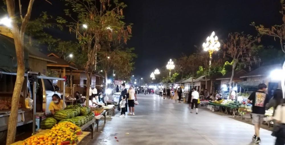 美丽的澜沧新街——夜市街实拍