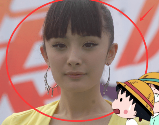杨幂出道照首次曝光,看到她额头上"齐刘海",真实颜值