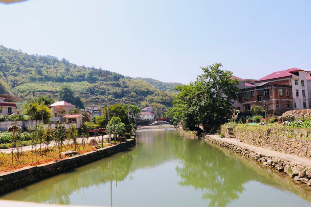 上杭东南形胜溪口, 温泉旅游休闲度假小镇, 涵养着美丽的 闽西"云水