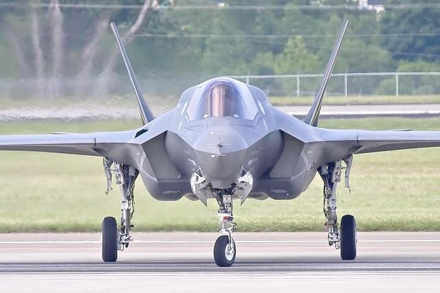 f35已经卖出2000架,科技巨头却做出负面评价,给歼20提