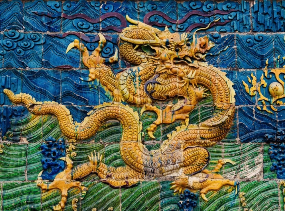 大同旅游必来九龙壁,体积是北京九龙壁的三倍大,号称龙壁之首