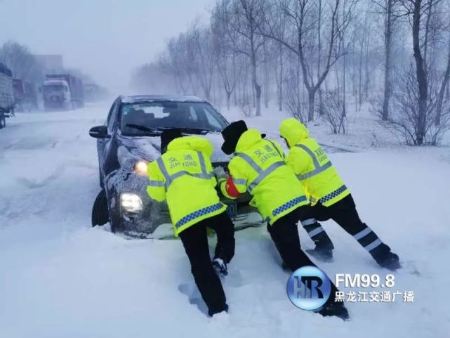 黑龙江突降暴雪!积雪比人高!