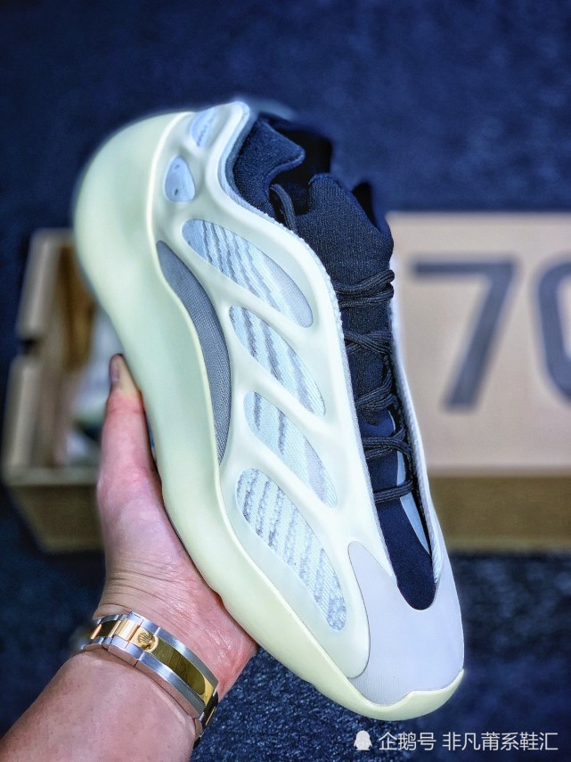 yeezy 700v3 "azael" 椰子700v3 术士 异形