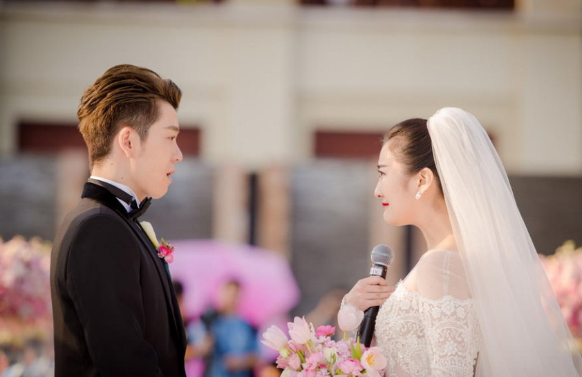 王栎鑫老婆追星李现,竟被"质疑"难道真的是家花没有野