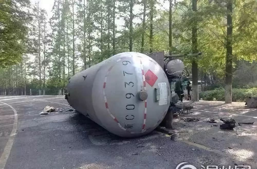 倾覆事故 泄漏 移动式压力容器中的气体或液体介质流出或漏出罐体