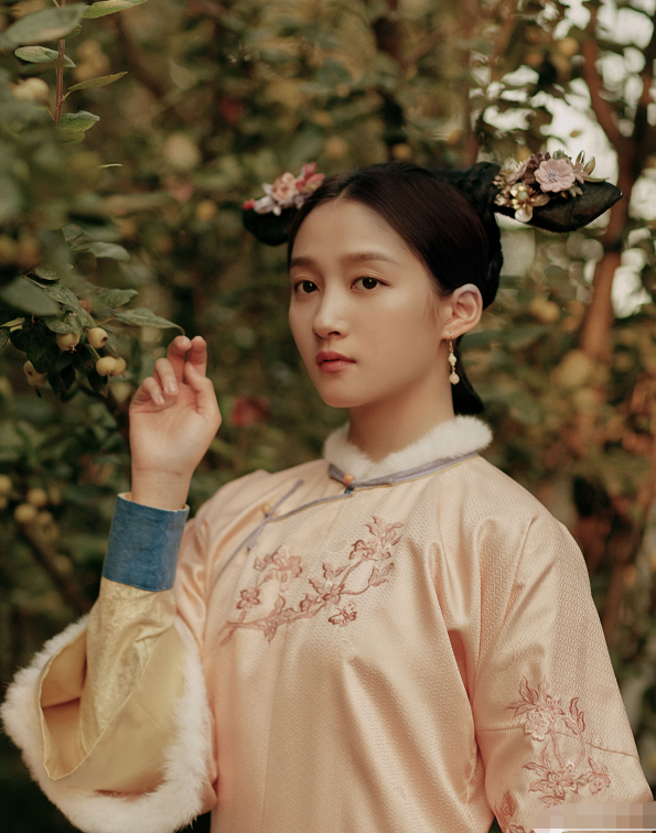 对于童星出道的女明星来说,可能很多人都出演过"清宫剧,比如关晓彤