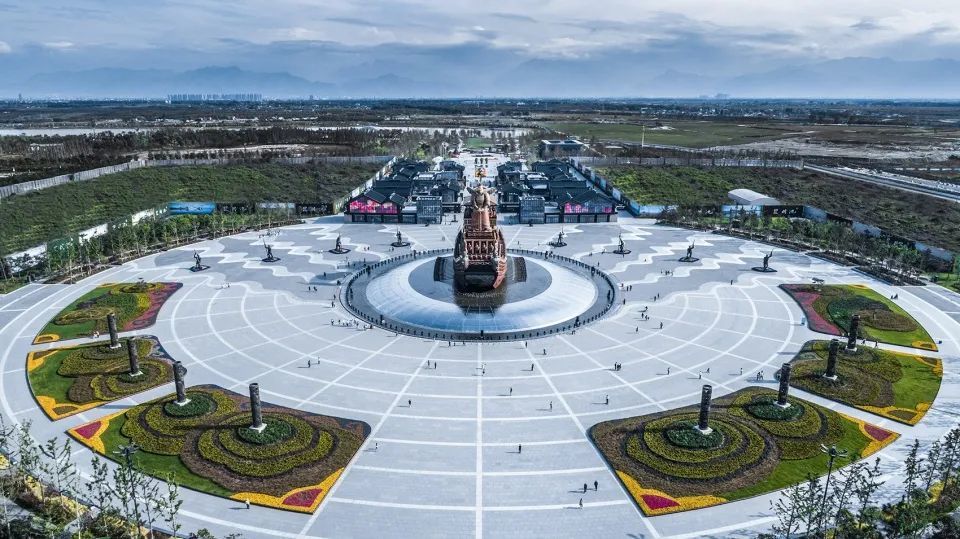 多元中国下的部分地区特色项目:西安昆明池云汉广场及